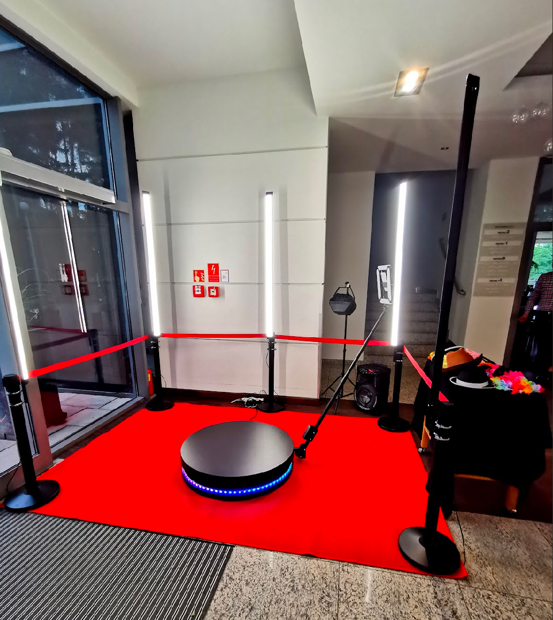 Fotobudka 360, platforma do zdjęć na wesele, urodziny, imprezę.