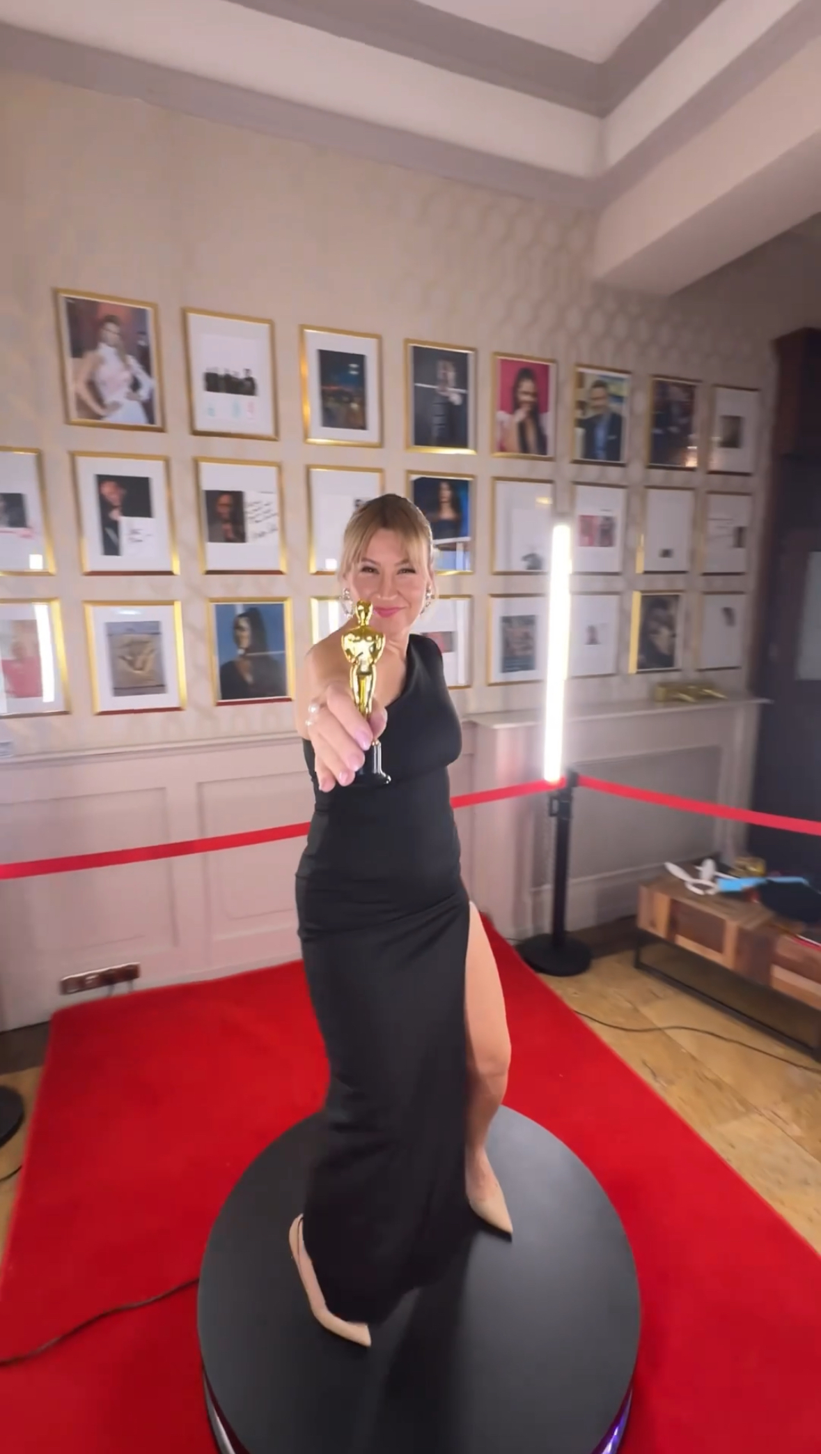 Fotobudka 360, platforma do zdjęć na wesele, urodziny, imprezę.